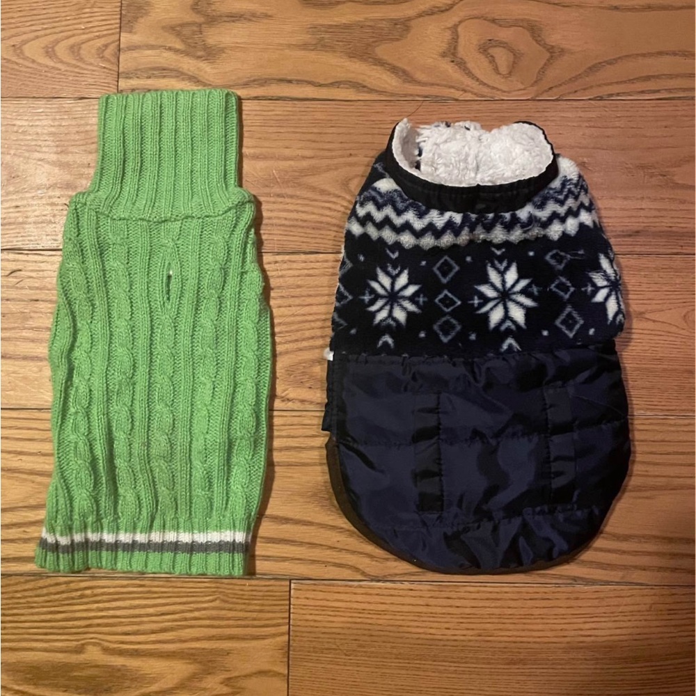 XS Bundle Green Cable Knit Dog Sweater and Navy Snowflake Dog Velcro Jacket